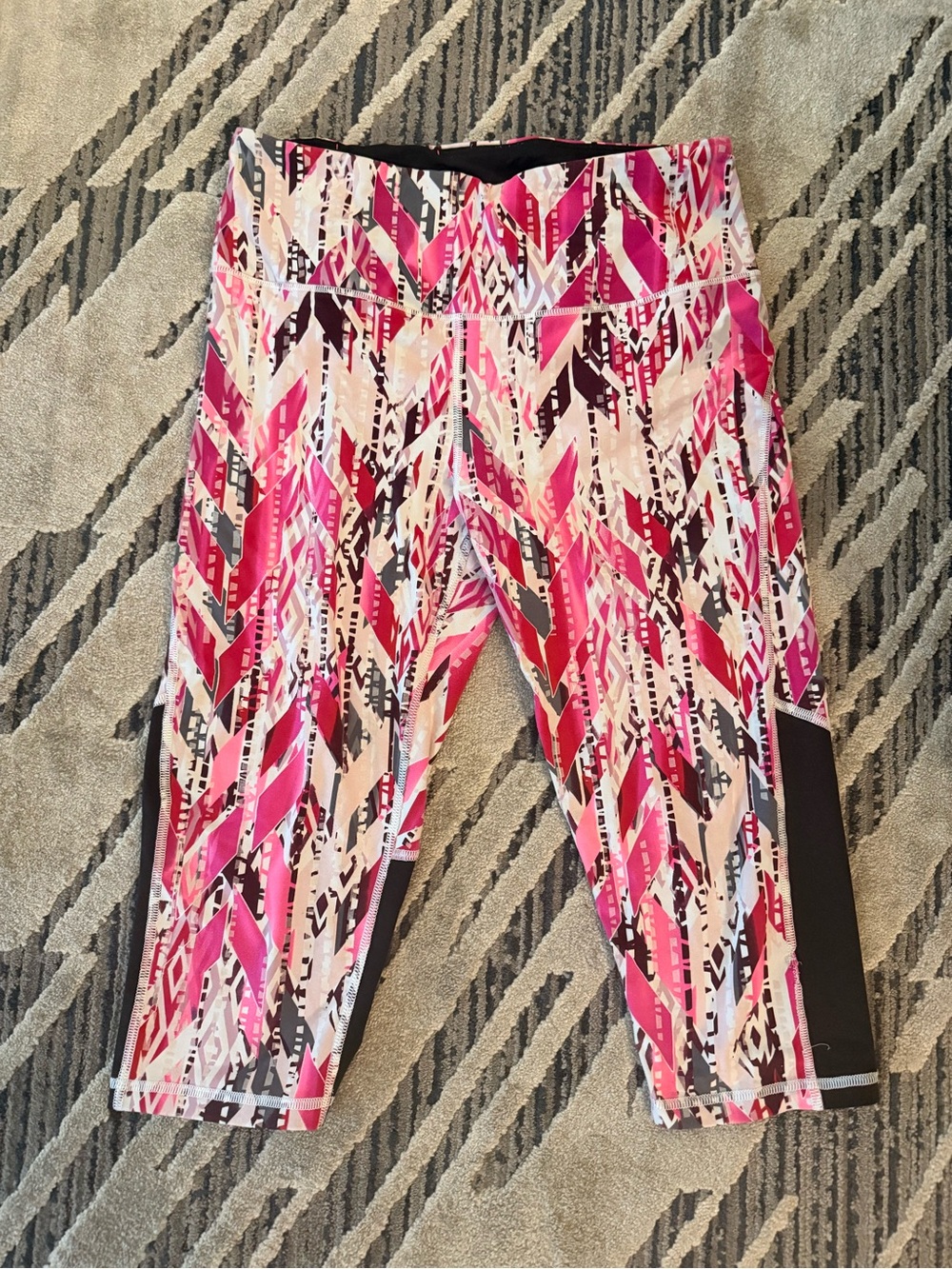 Victoria’s Secret VSX Sport Pink Printed Crop Workout Leggings Size M